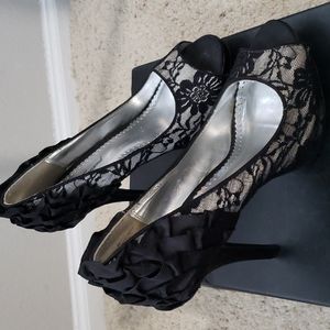 Lulu Townshend Gloria Lace Detailed Heels